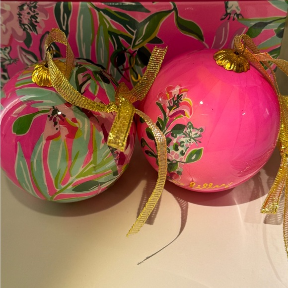 New Lilly Pulitzer Plumeria Pink Feline Fine Allover Christmas Ornaments Set - Picture 5 of 5